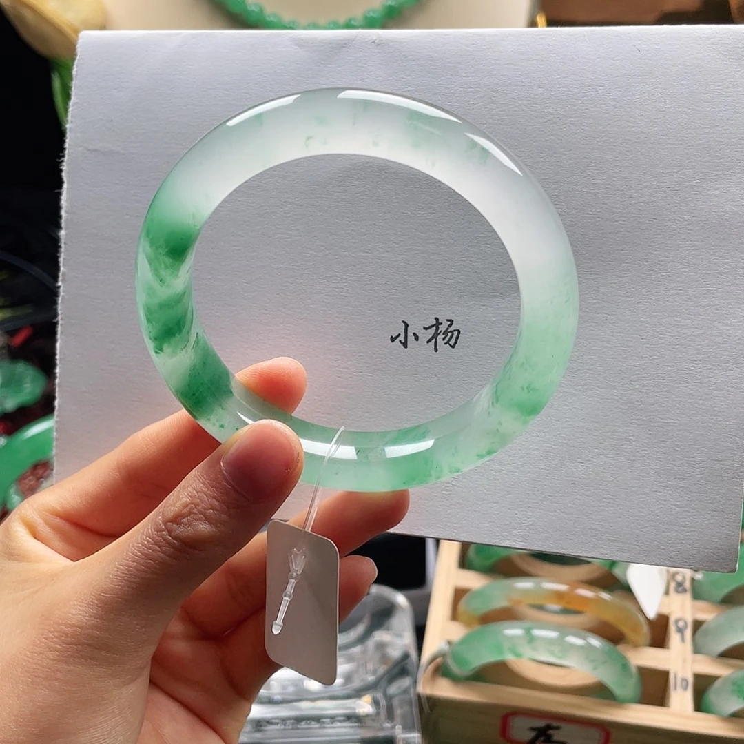 石英质玉手镯未镶嵌康*馨