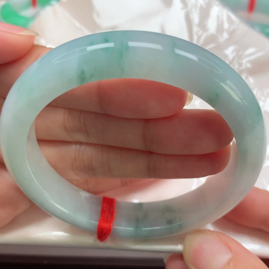 翡翠未镶嵌手镯冰胶细腻飘花