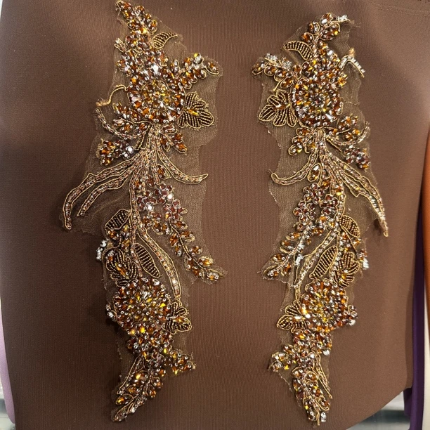 手工钉珠《咖啡色》بالىزانىڭ رەختى  كافى رەڭ