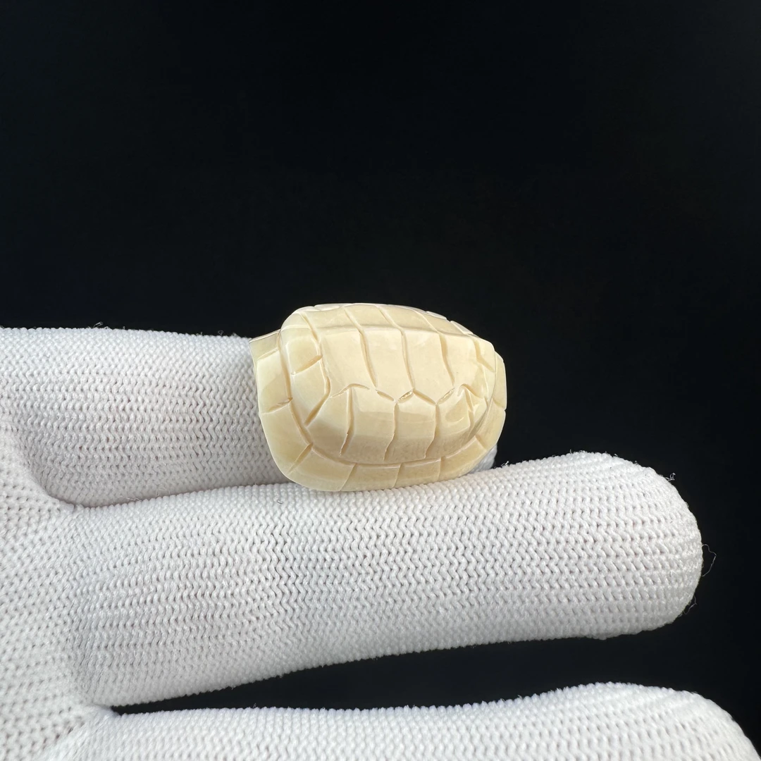 K7304天然猛犸 雕刻富甲19.8*28.9*15mm一物一图 假一罚十