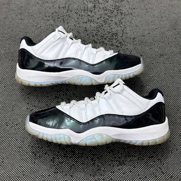 95新 MM6 41码 aj11 黑白 变色龙 原盒 成色很新 穿不多