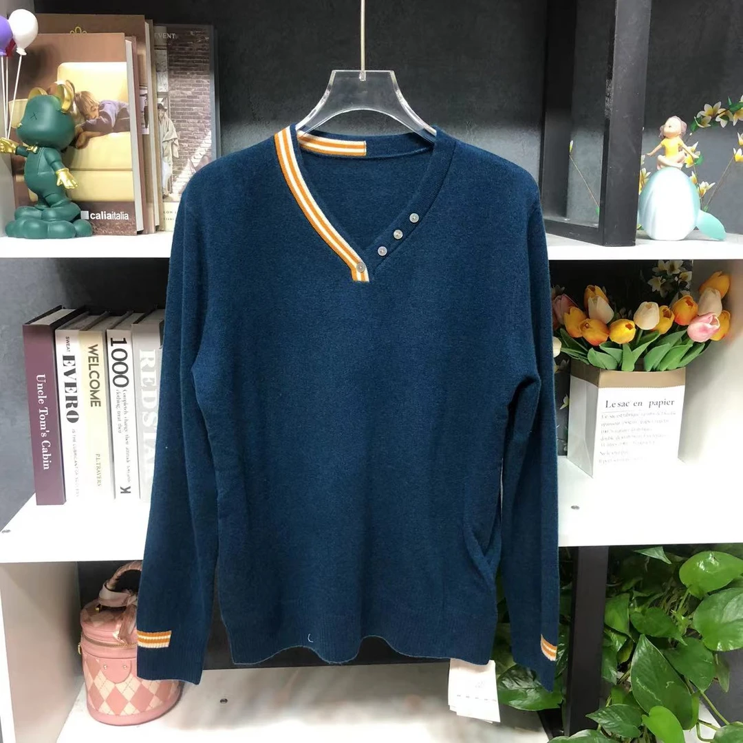 ML02179【品牌撤柜】时尚V领斜扣蓝色休闲打底衫