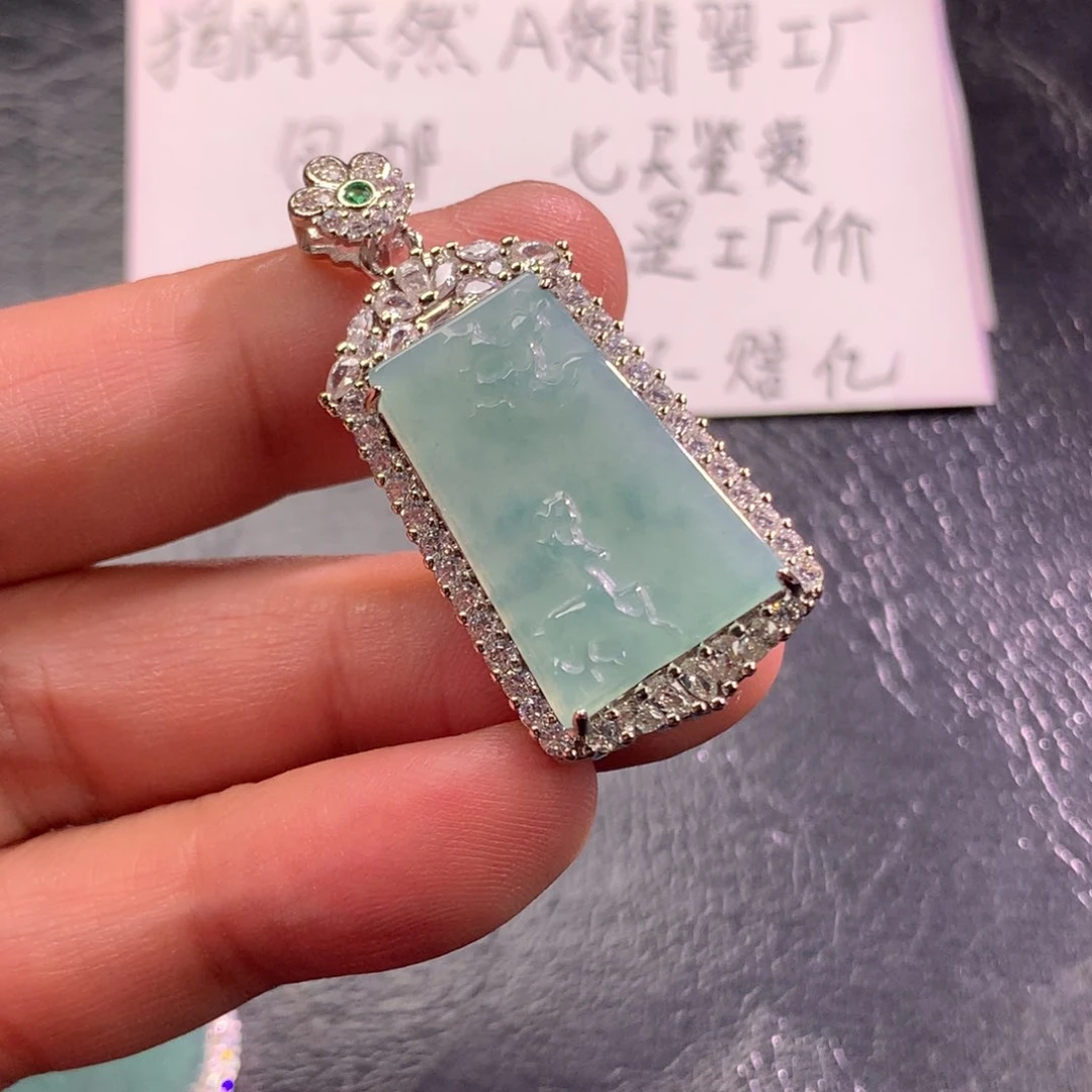翡翠未镶嵌颈饰一路发