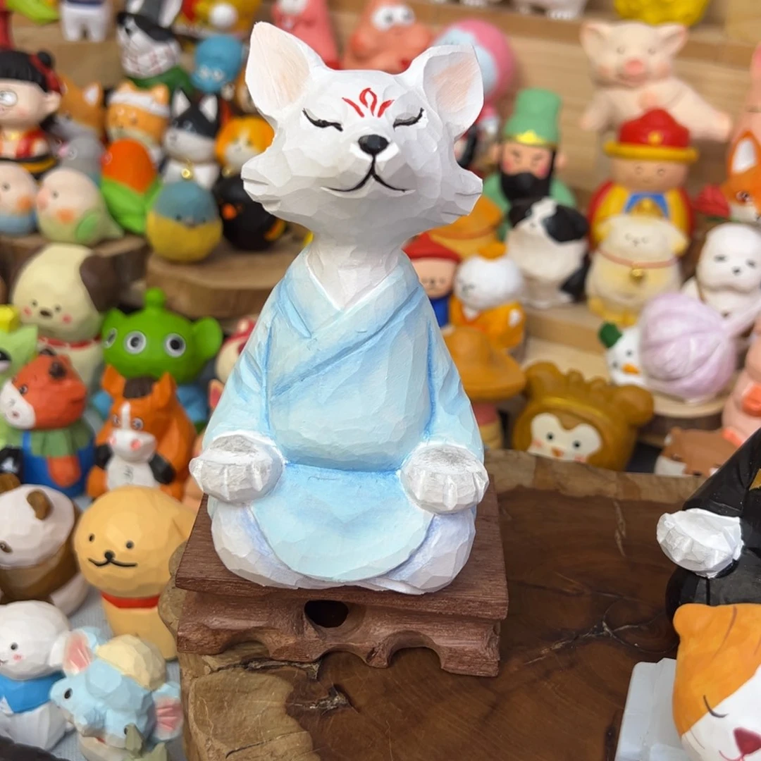 木蓝色打坐狐狸。