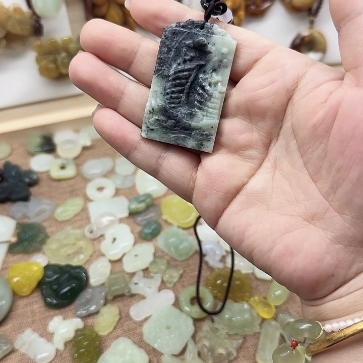 岫玉合金颈饰一帆风顺