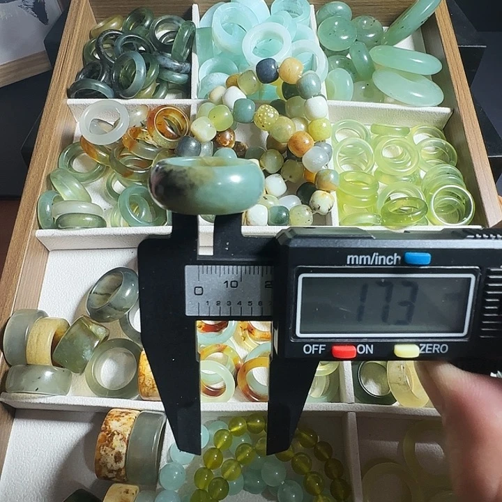 蛇纹石玉未镶嵌戒指微瑕27