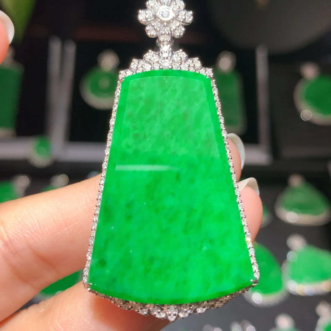 翡翠颈饰18K金镶嵌翡翠