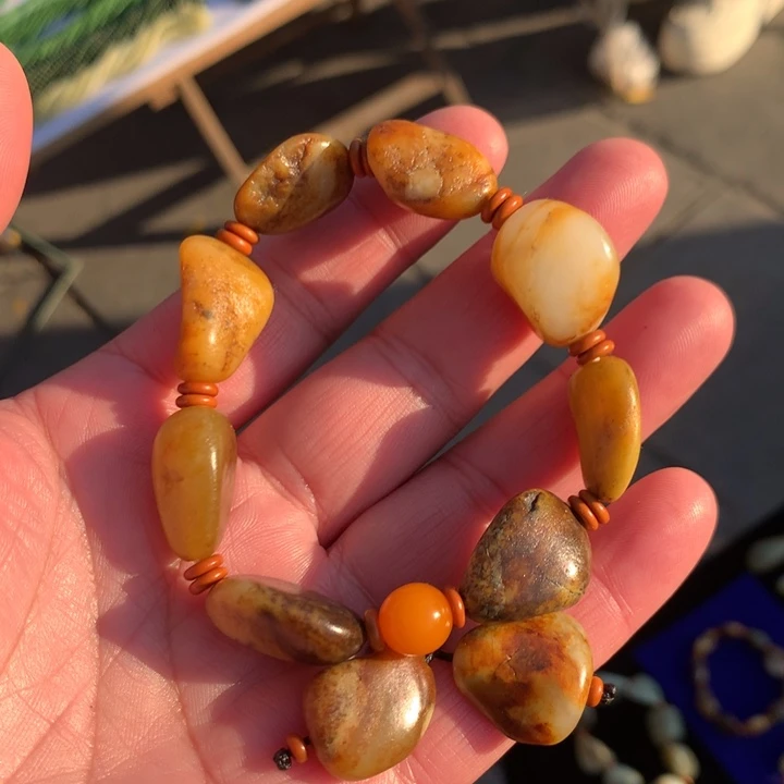 颈饰未镶嵌透闪石质玉