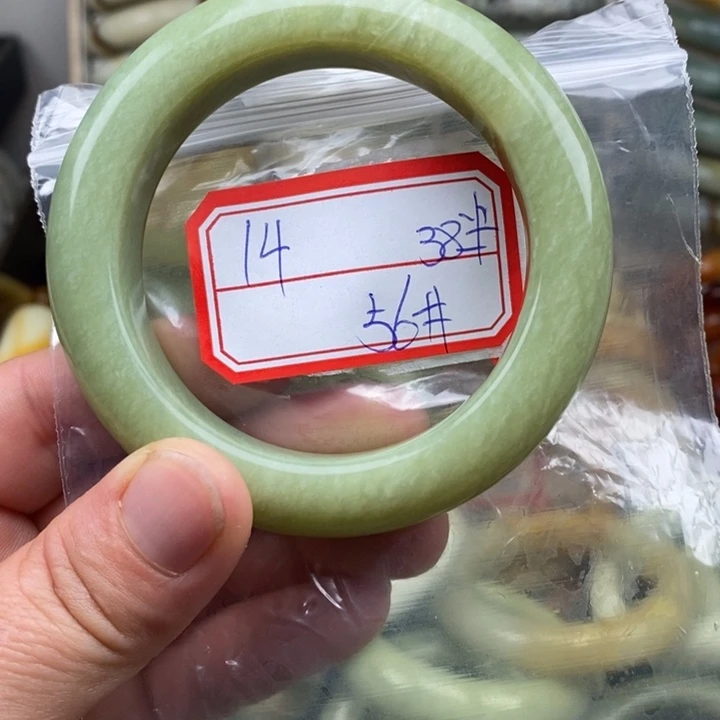 未镶嵌蛇纹石玉颈饰