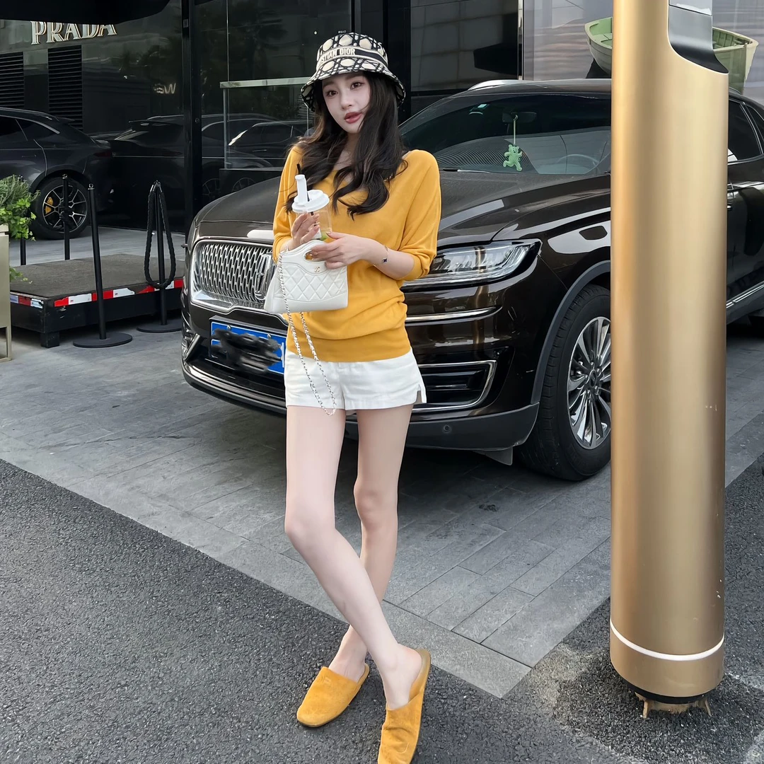 夏季新款百搭松弛感慵懒短裤+天丝亚麻百搭中袖V领T恤套装
