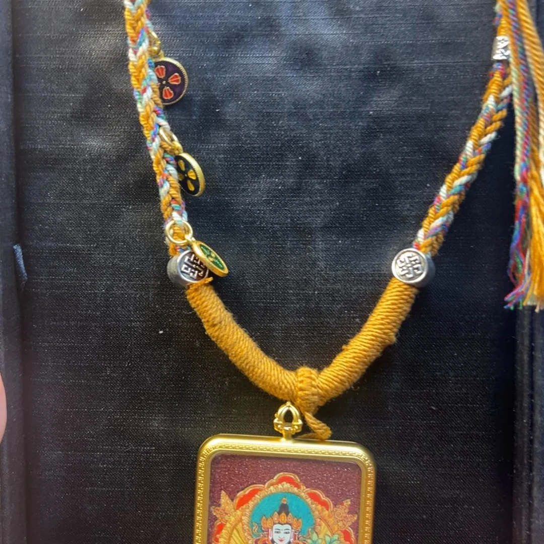 小***子吊坠美丽的风景和美丽动人风景