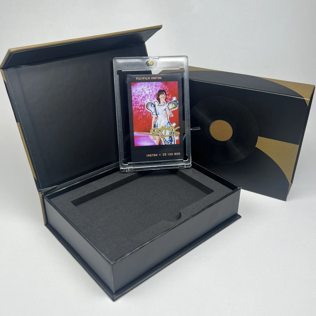 N2324孙燕姿 签名正品拍立得照片 黑胶