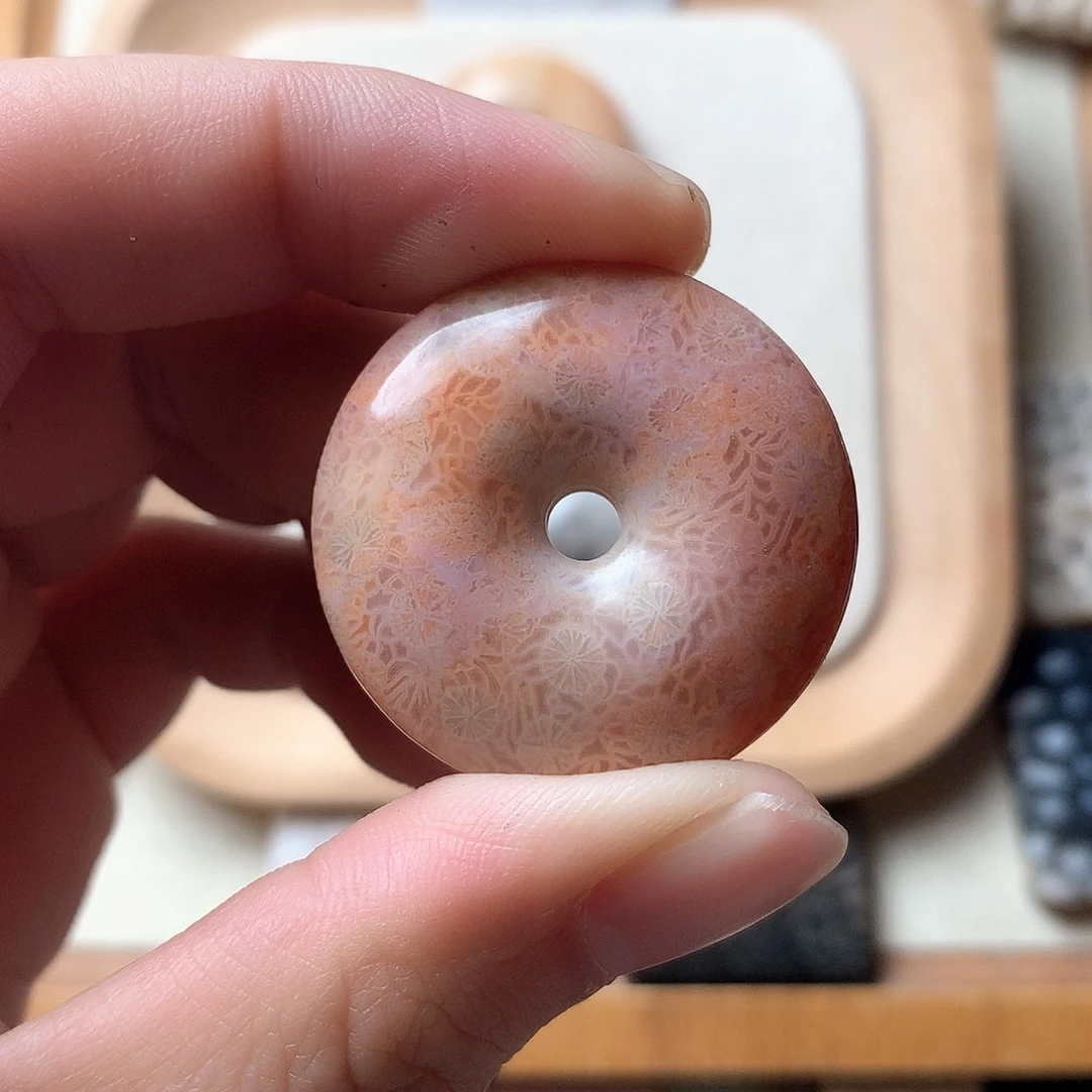 硅化珊瑚（珊瑚玉）颈饰未镶嵌小****剧