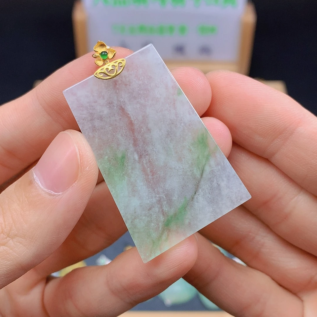 翡翠18K金镶嵌颈饰翡翠
