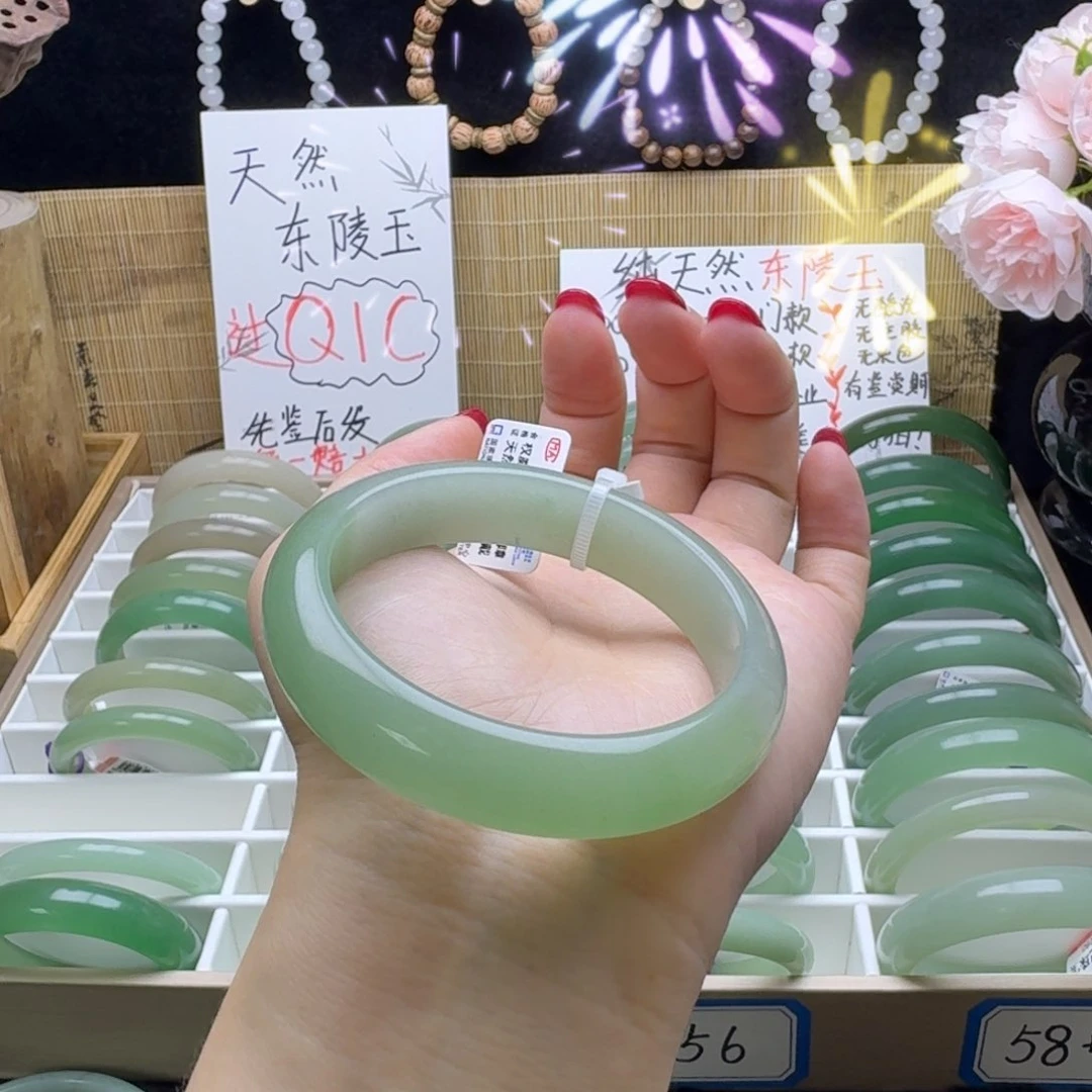 未镶嵌石英质玉手镯