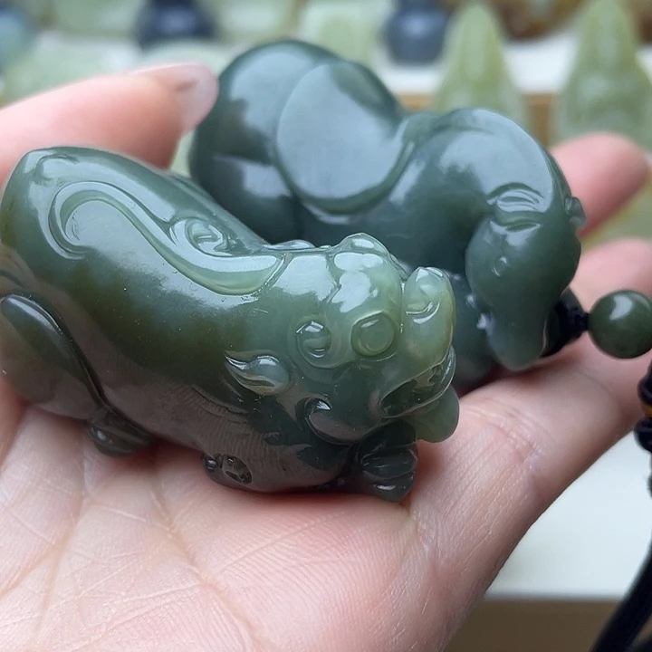 ~****和田玉未镶嵌颈饰