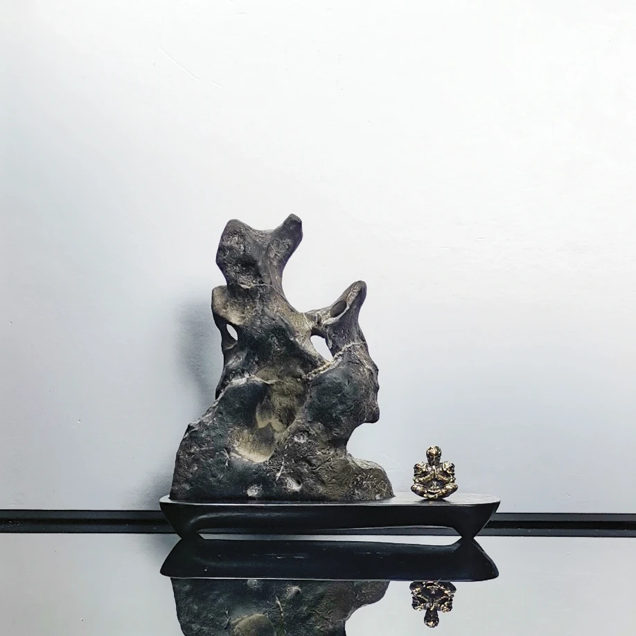 太湖石景观山子，长宽高（含座）12.5.13cm，美国黑胡桃木底座