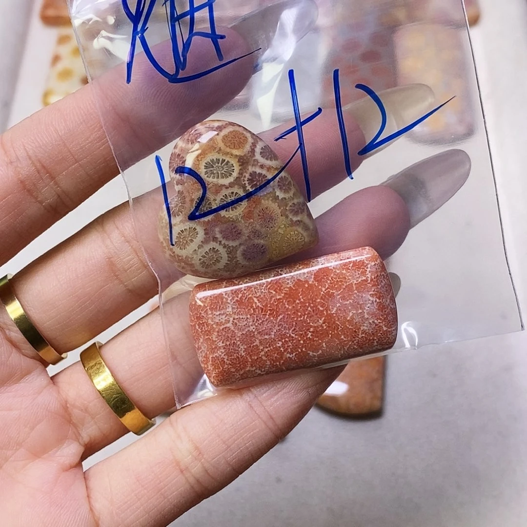 查罗石合金颈饰烟****楼
