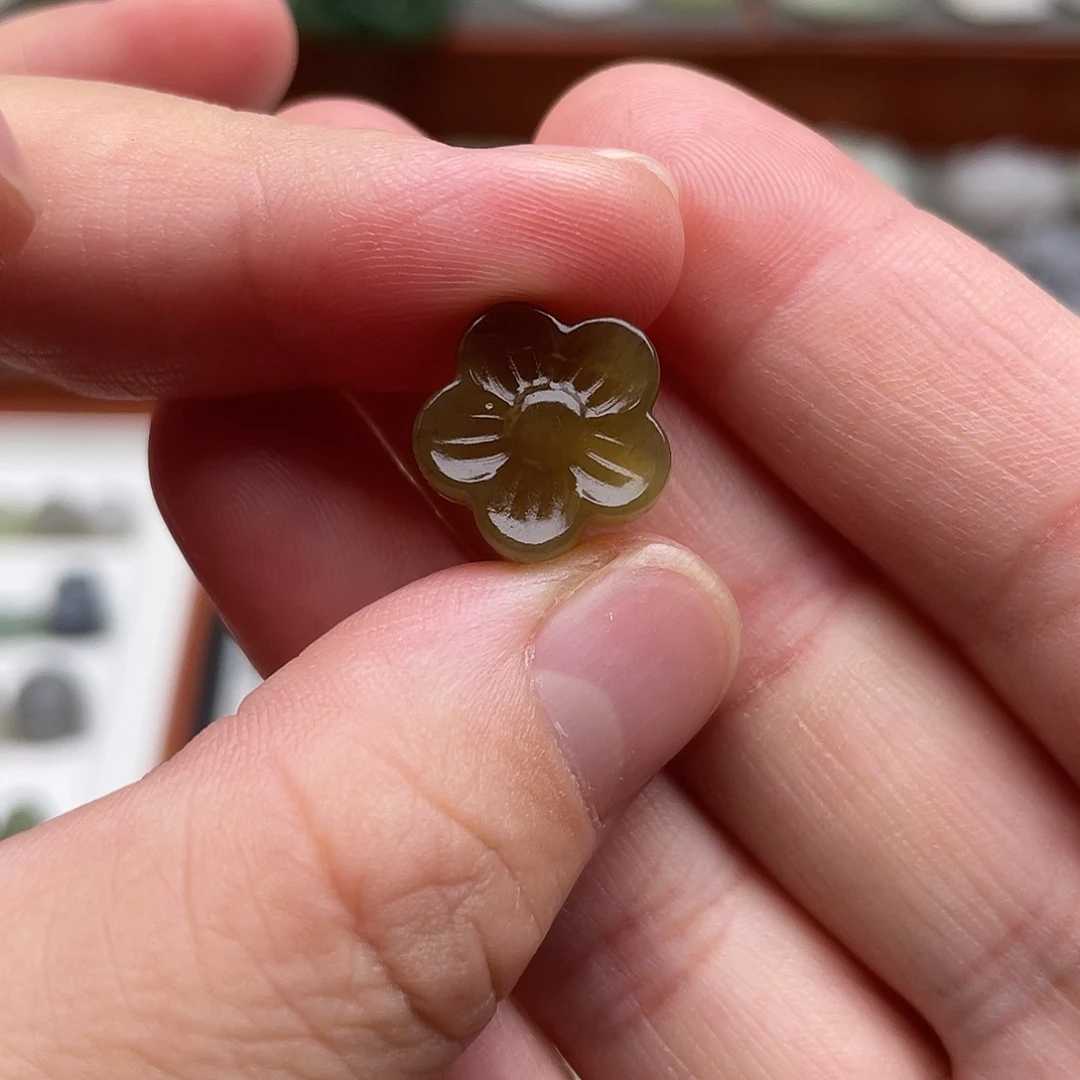 和田玉未镶嵌颈饰小梅花小配饰