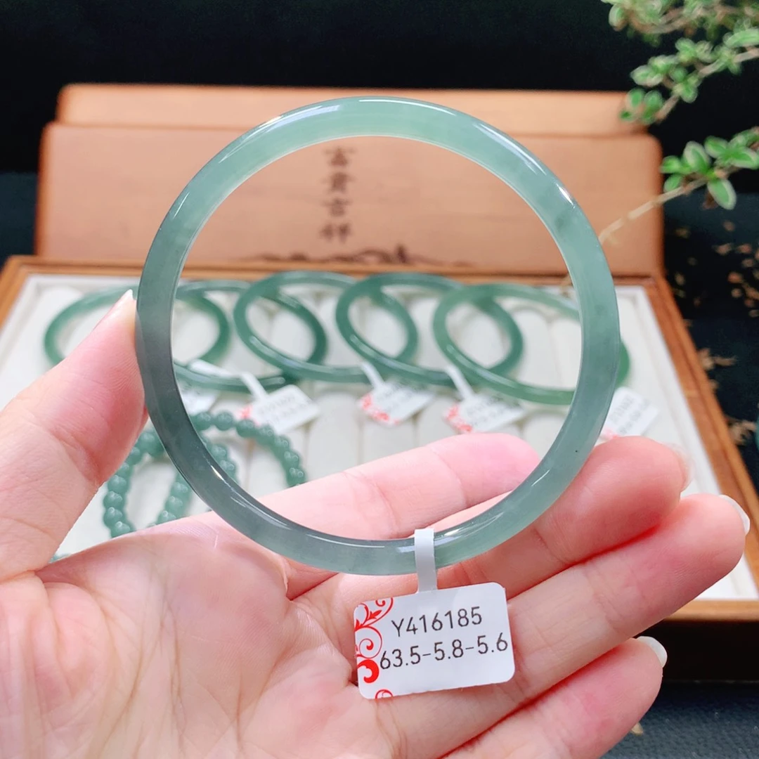 翡翠手镯（圆镯）未镶嵌