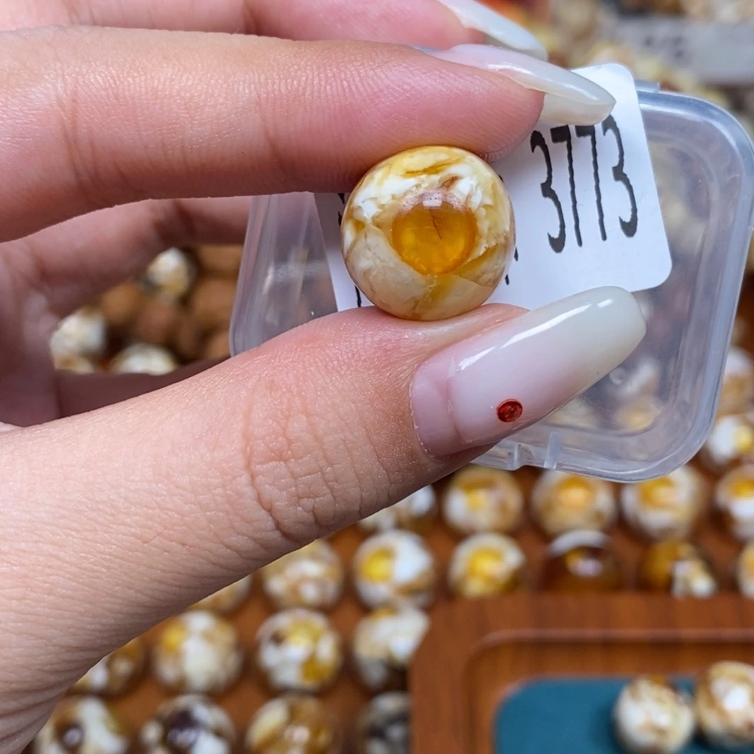 蜜蜡未镶嵌珠宝奇石3773