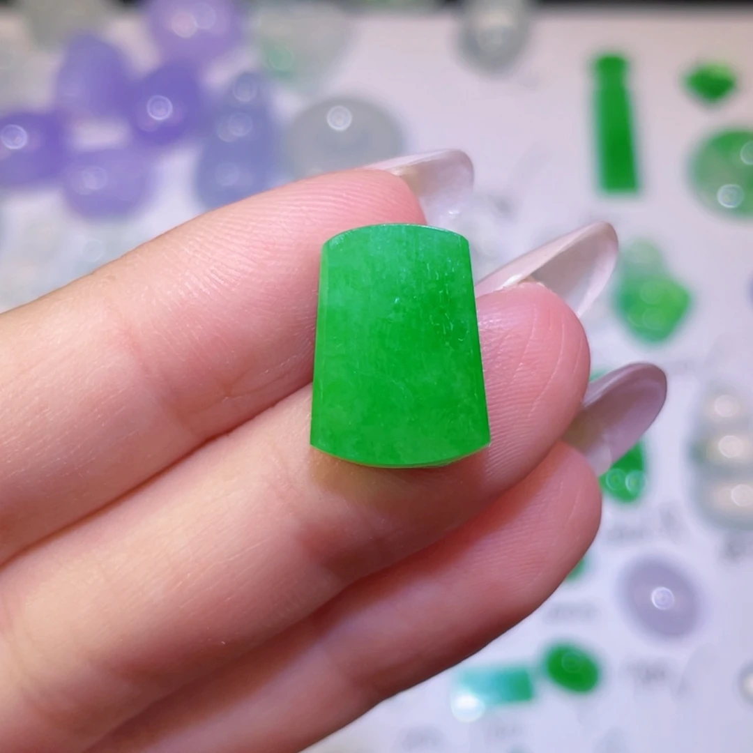 颈饰未镶嵌翡翠裸石