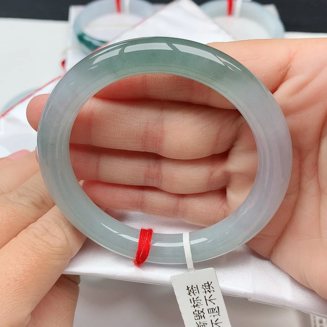 翡翠手镯未镶嵌天然翡翠