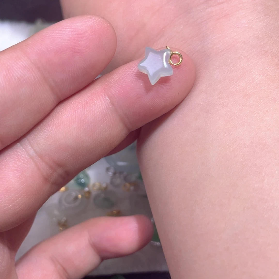颈饰18K金镶嵌翡翠