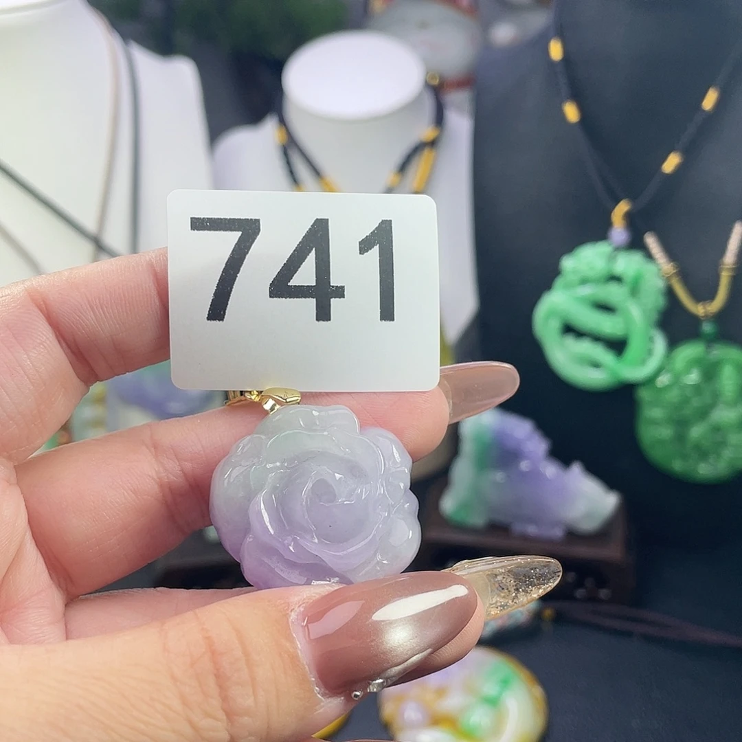 翡翠未镶嵌吊坠(赠链)