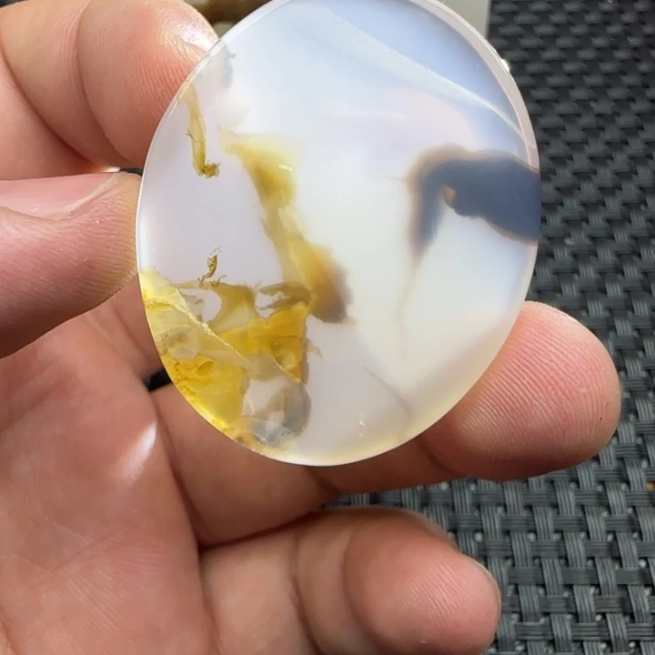 中***富未镶嵌颈饰玛瑙/玉髓