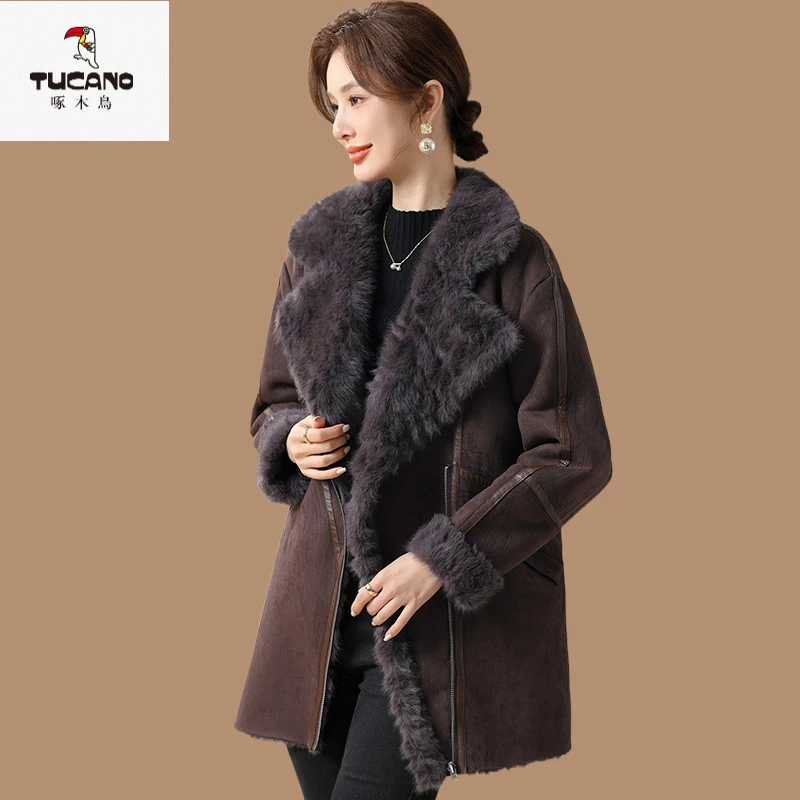 啄木鸟妈妈秋冬季洋气皮毛一体外套大衣中老年人女冬装加绒加厚棉