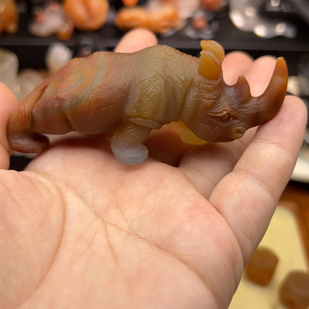 玛瑙/玉髓未镶嵌手玩摆件犀牛