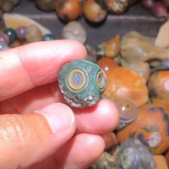 石材蒙古眼睛石象形