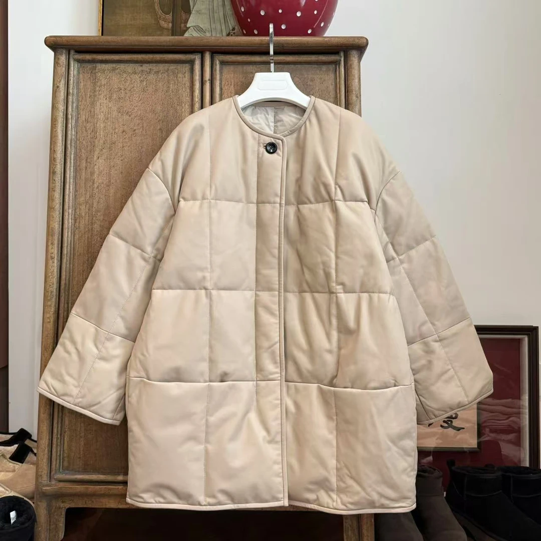 漫颜刘2024秋冬新品羊皮米白色鹅绒羽绒服圆领长袖休闲中长款外套