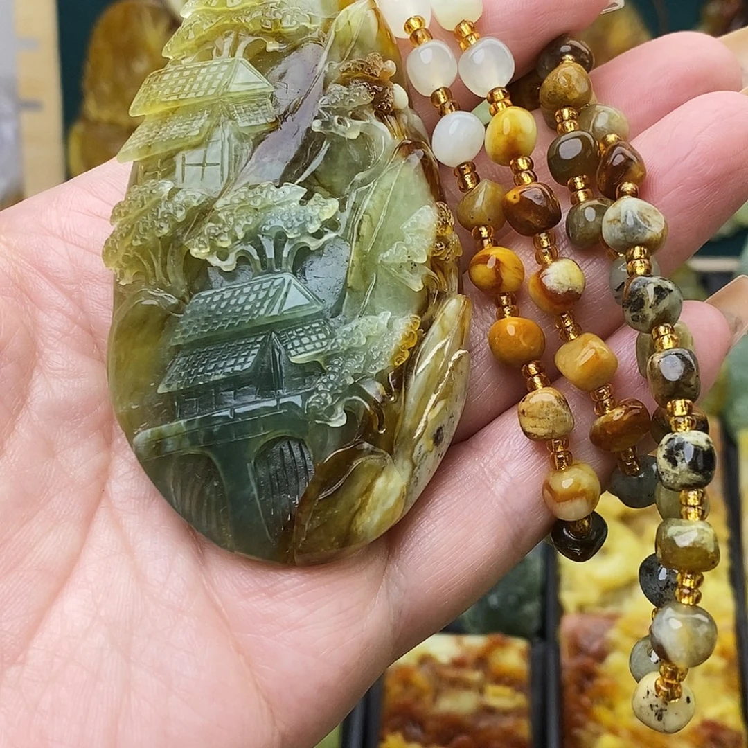 未镶嵌蛇纹石玉颈饰山水