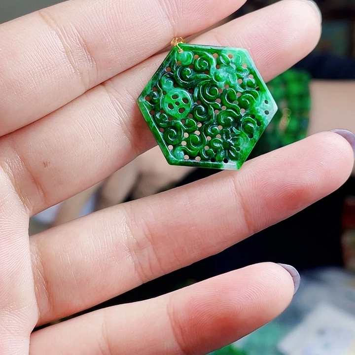 翡翠18K金镶嵌颈饰多样性