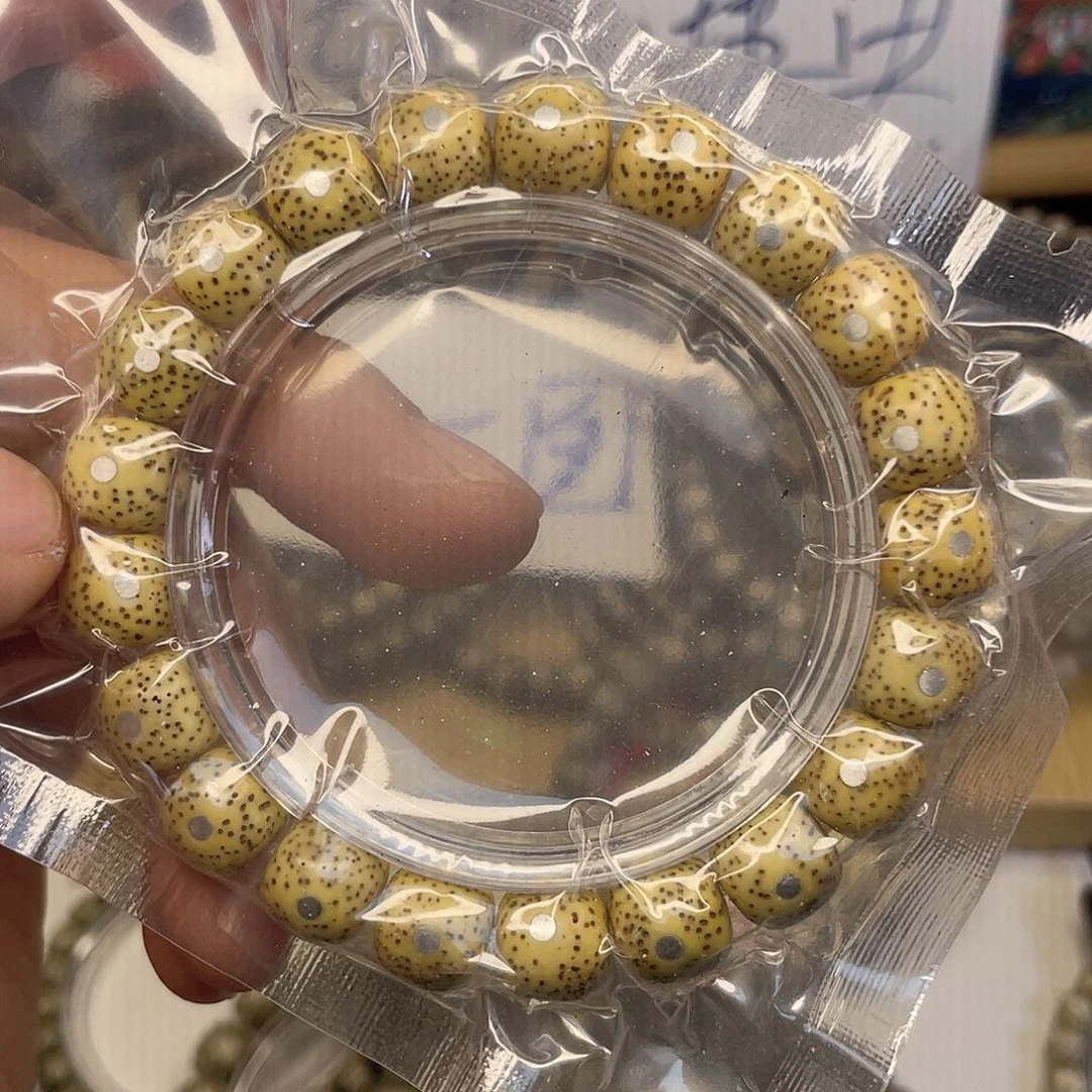 吊坠星月菩提鸡油黄镶嵌钉