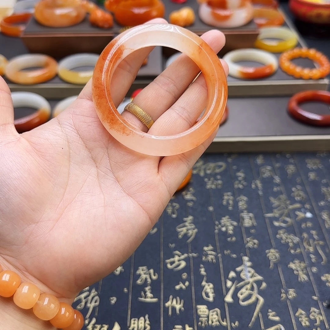 豆***豆石英质玉（黄龙玉）未镶嵌手镯