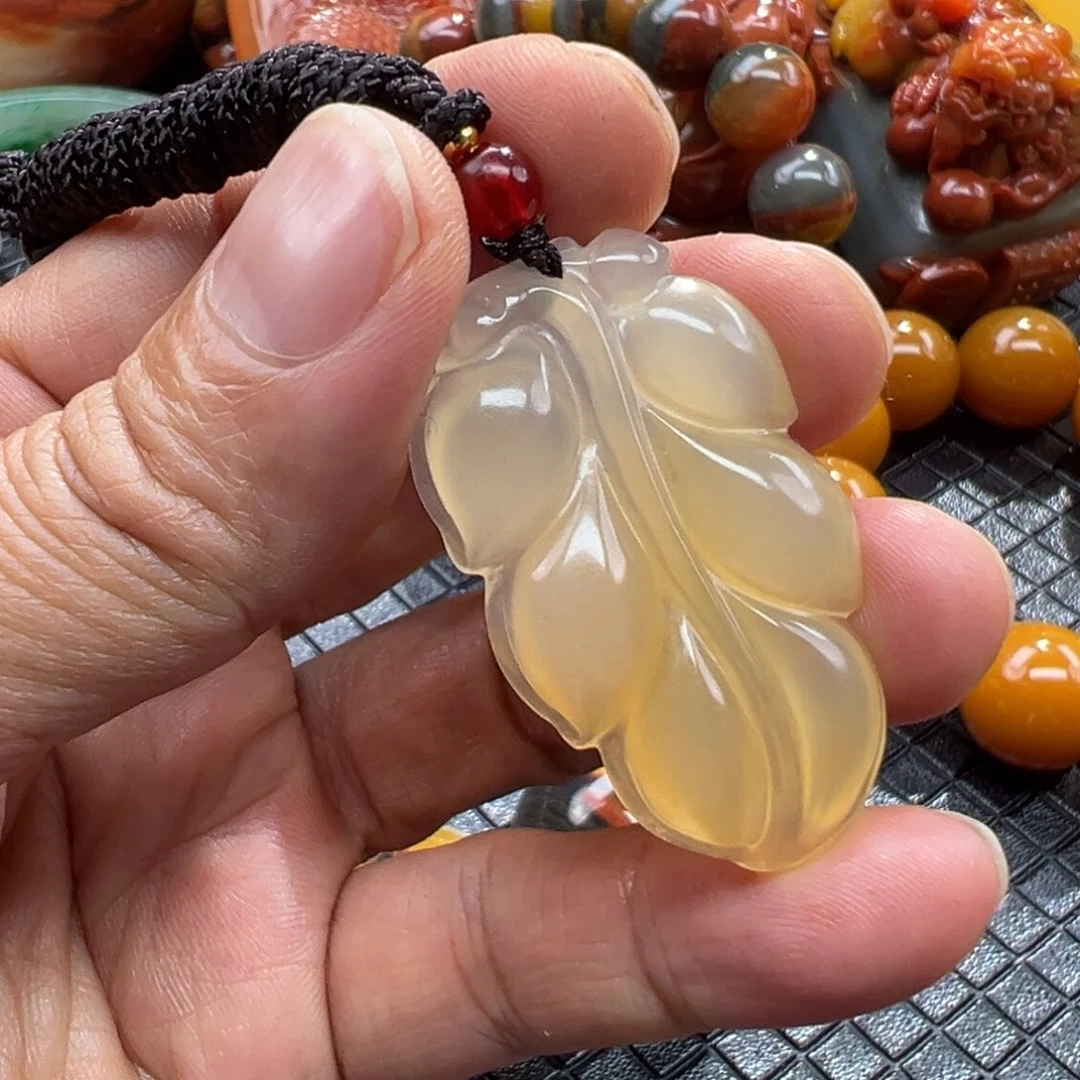 石英质玉未镶嵌颈饰