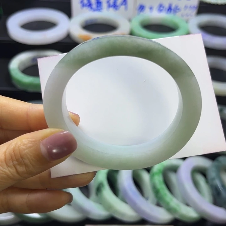 梦***缘定制翡翠未镶嵌手镯