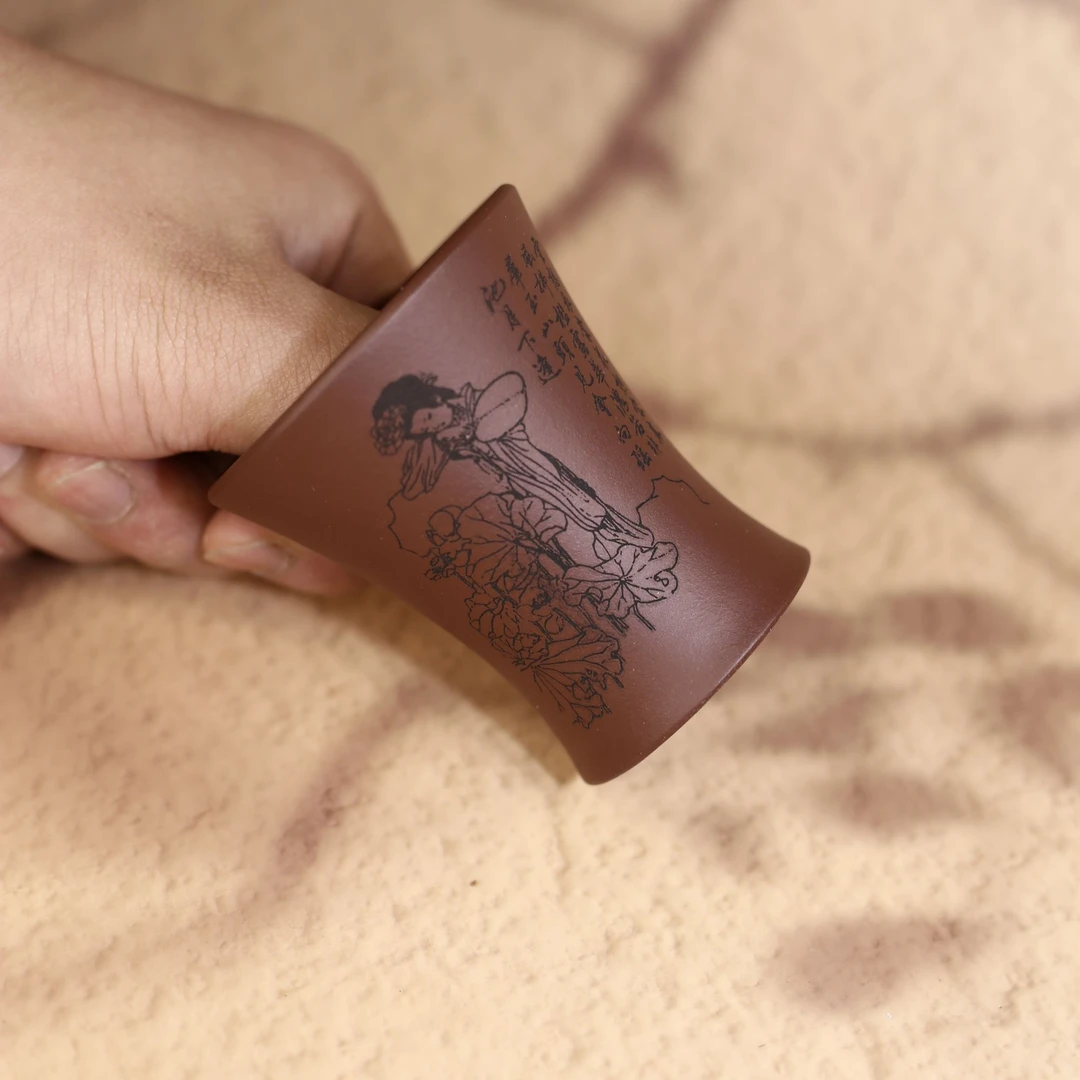 宜兴紫砂 高档主人杯 带有刻绘底部带铜币