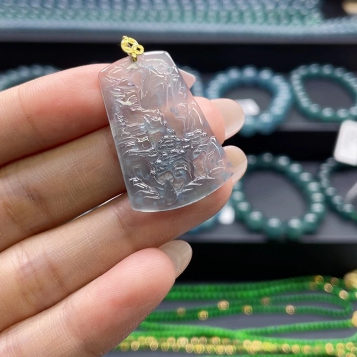 翡翠18K金镶嵌颈饰山水