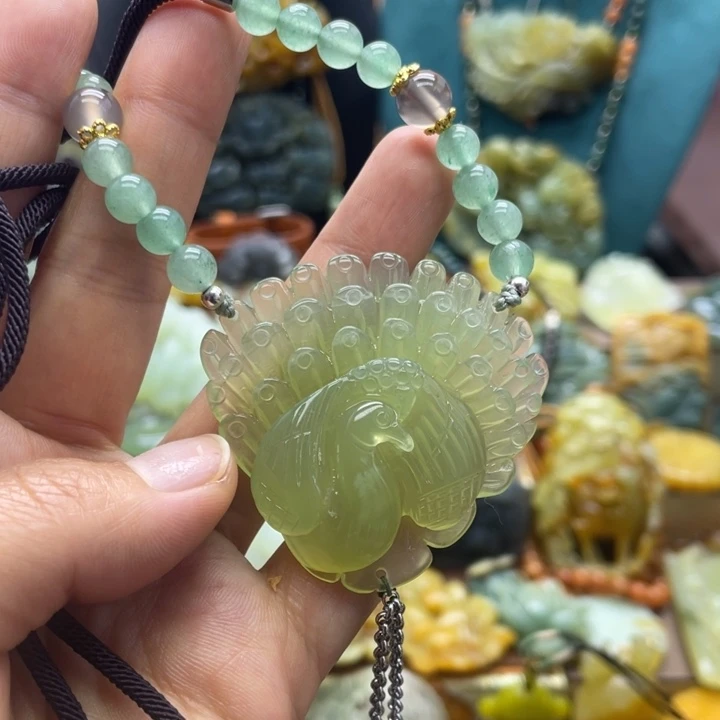 蛇纹石玉未镶嵌颈饰