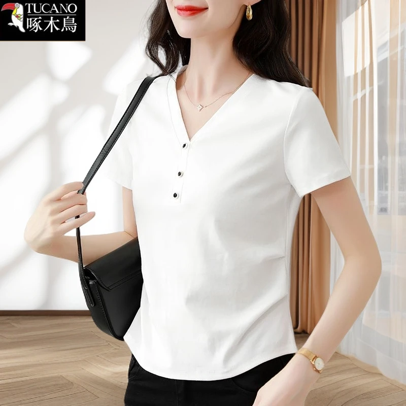 啄木鸟2025年新款V领纽扣拼接T恤女士减龄夏季短袖休闲设计感上衣