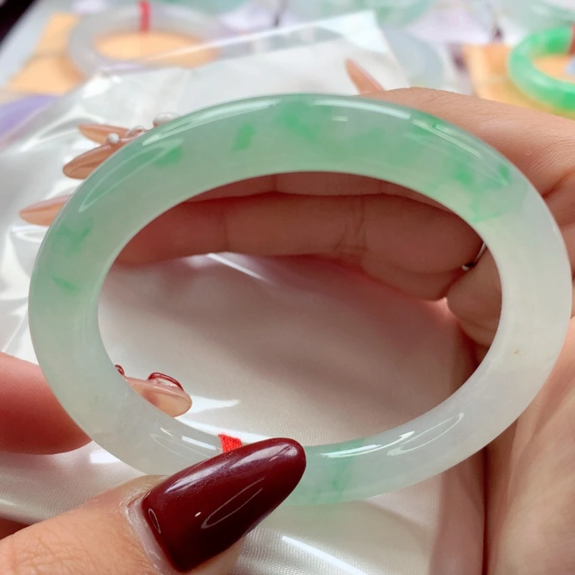 【闪购商品】翡翠手镯（贵妃镯）未镶嵌师妹