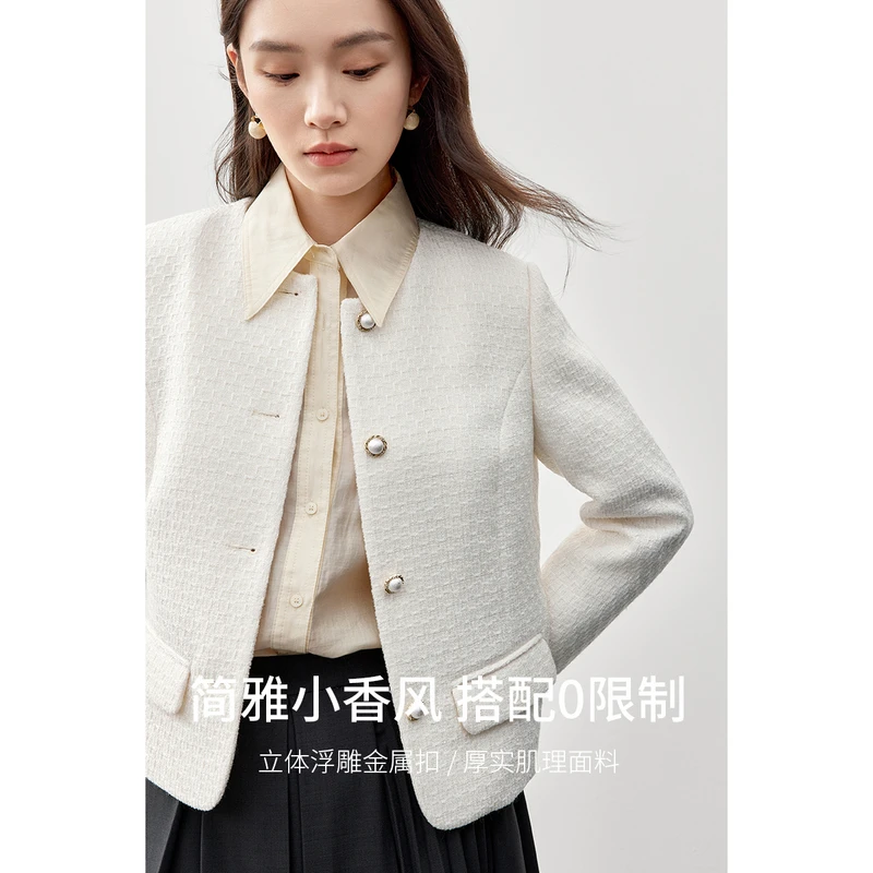 尚都比拉简雅小香风轻奢保暖圆领浮雕金属扣装饰小香风外套58355