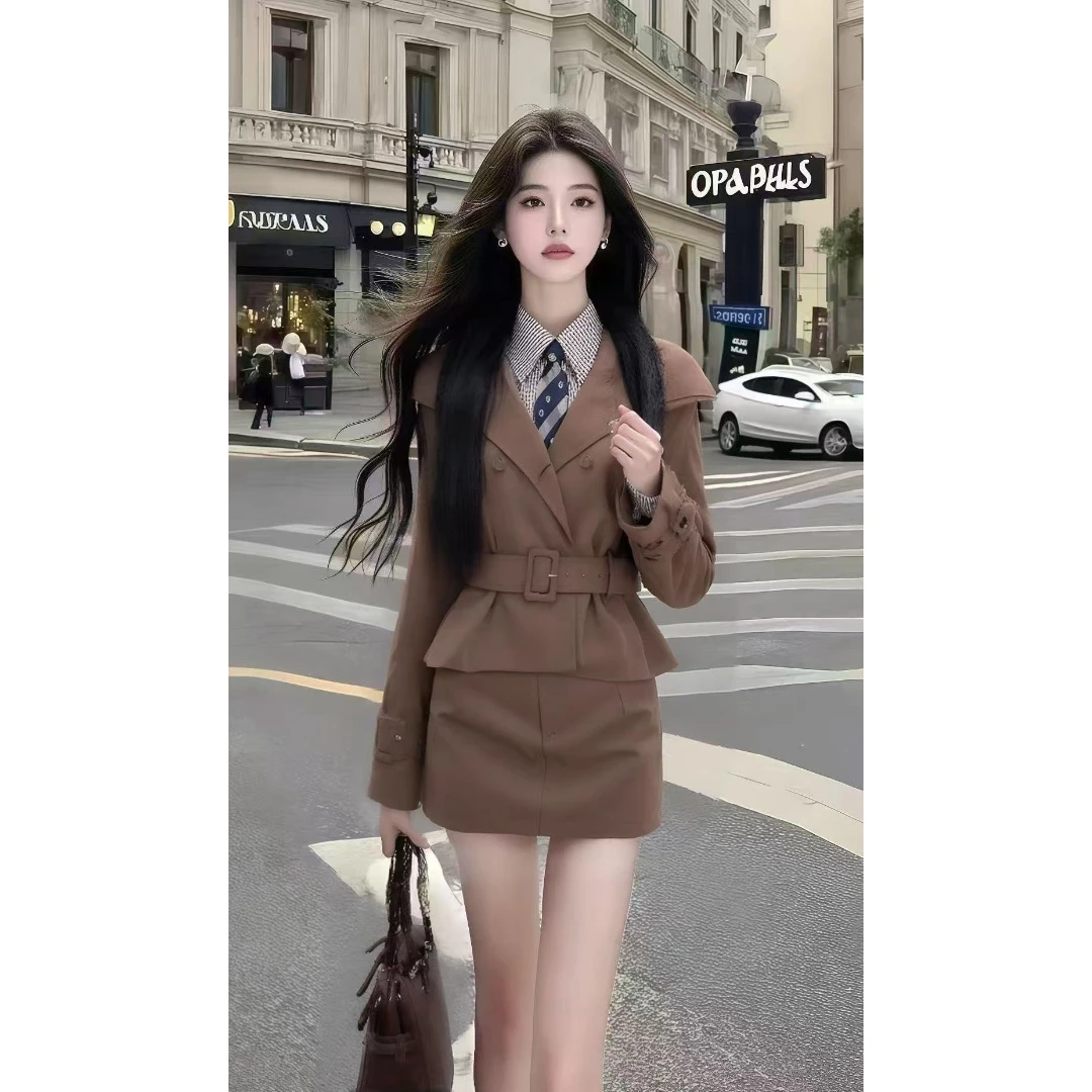 秋季氛围感通勤穿搭棕色长袖设计感收腰上衣+棕色包臀半身裙套装