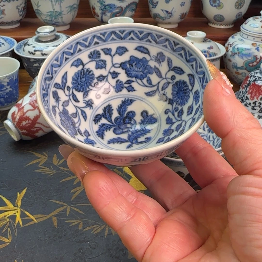 150菊瓣纹鸡心杯一个