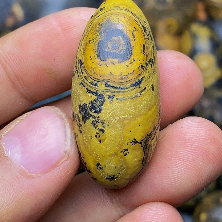 滴**君石头珠子是真的