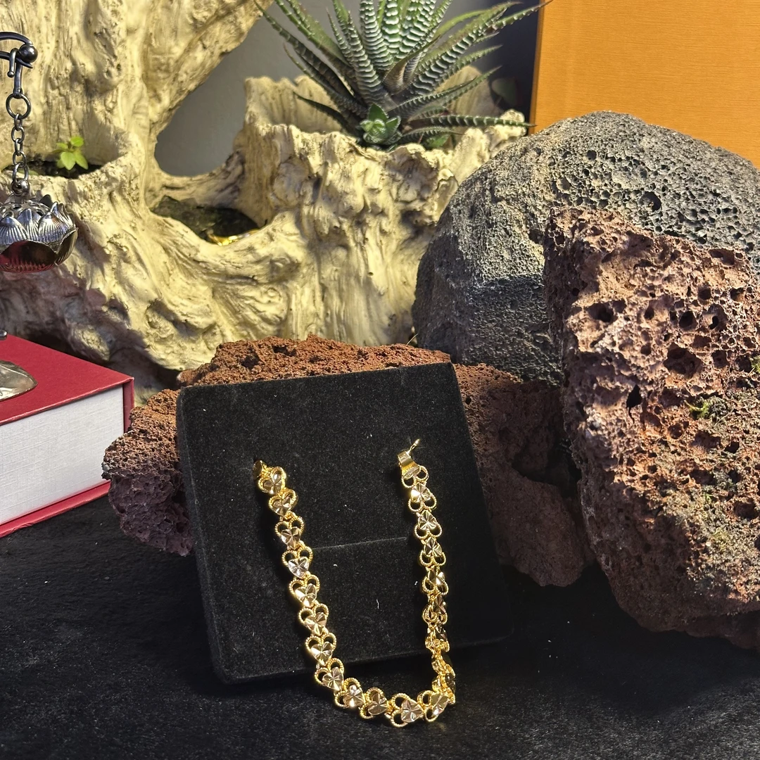 205-镂空爱心手链（带礼盒多样性发一件）